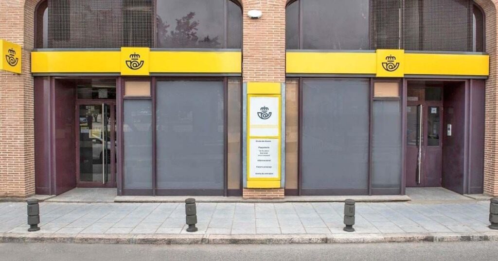 El CERMI exige a Correos mejorar la accesibilidad de atención al público de sus oficinas