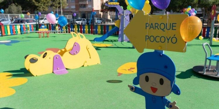 Crean un parque adaptado para niños con discapacidad cognitiva y movilidad reducida