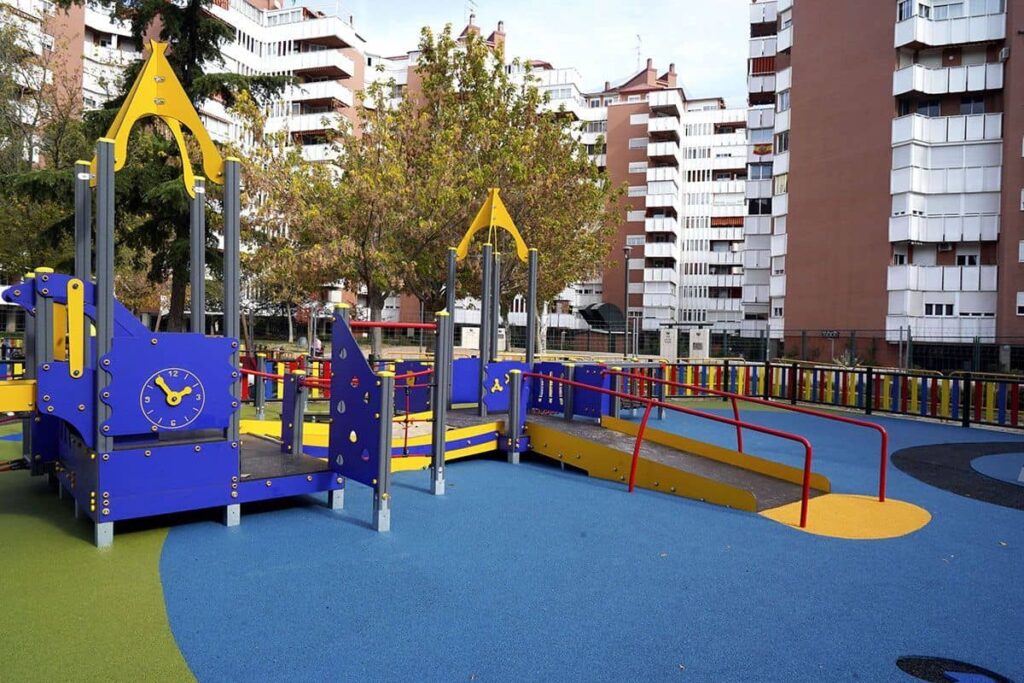 Parque infantil inclusivo