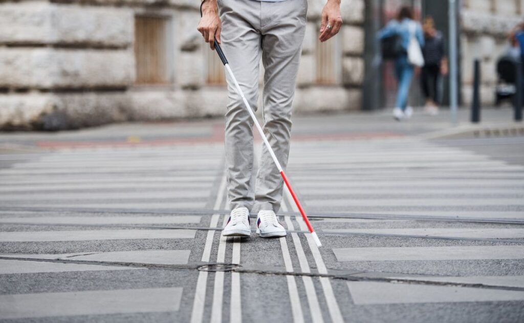 El Ayuntamiento de Córdoba quiere instalar un sistema de suelo podotáctil para las personas con discapacidad visual