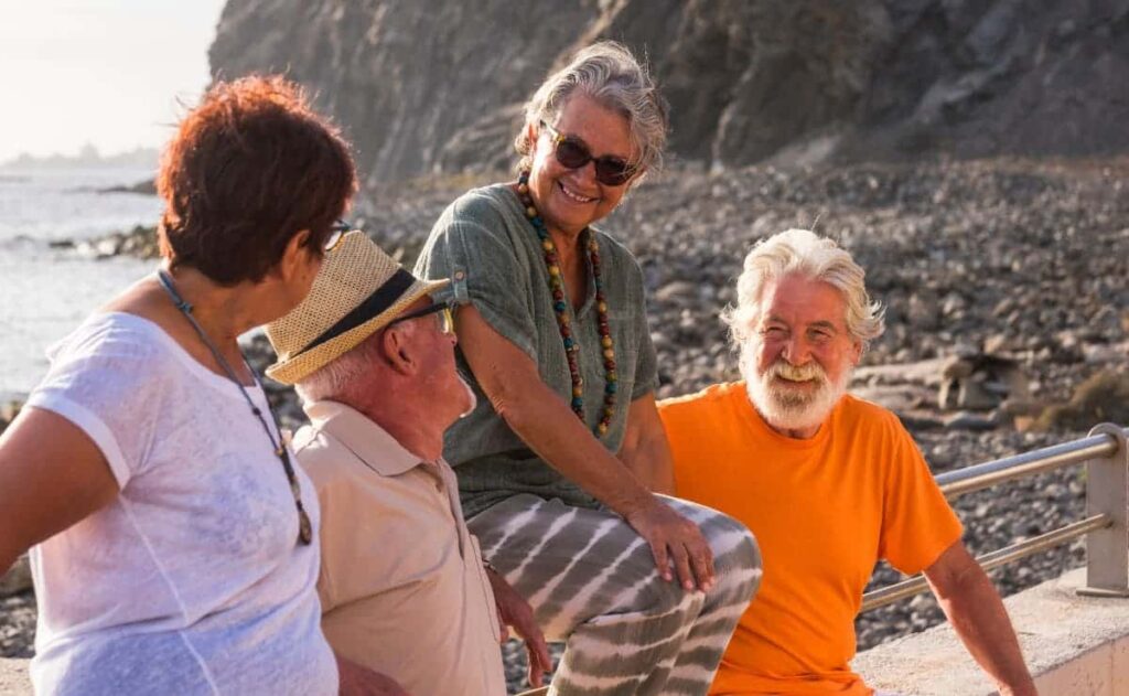 Grupo de personas mayores en un viaje del IMSERSO