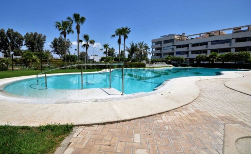 Piscina del alojamiento situado en la calle Proa (El Ejido)