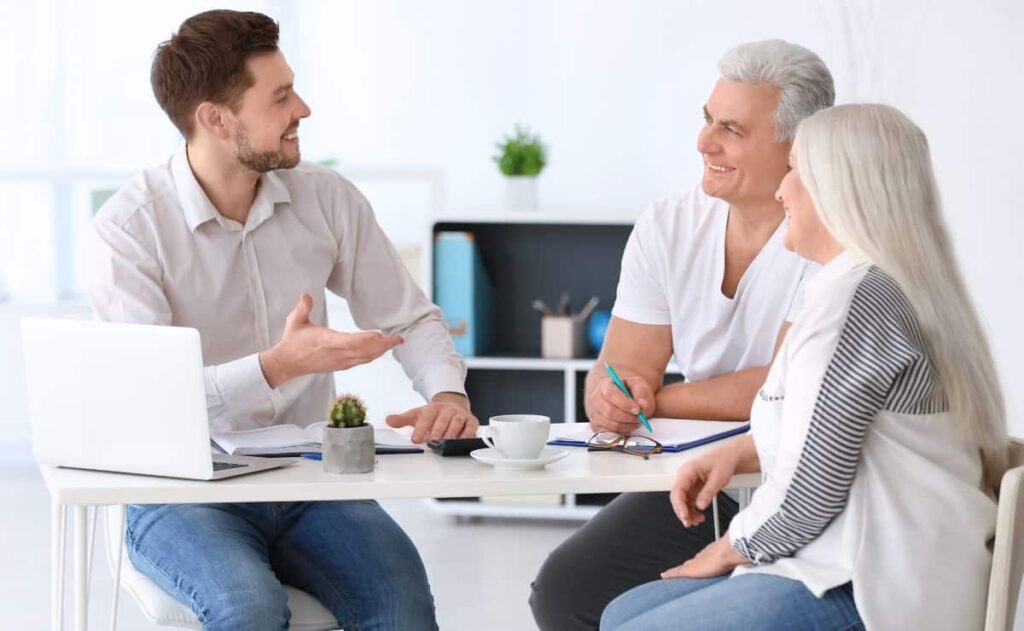 ¿Puedo pagar el plan de pensiones de otra persona? Esto es lo que dice CaixaBank