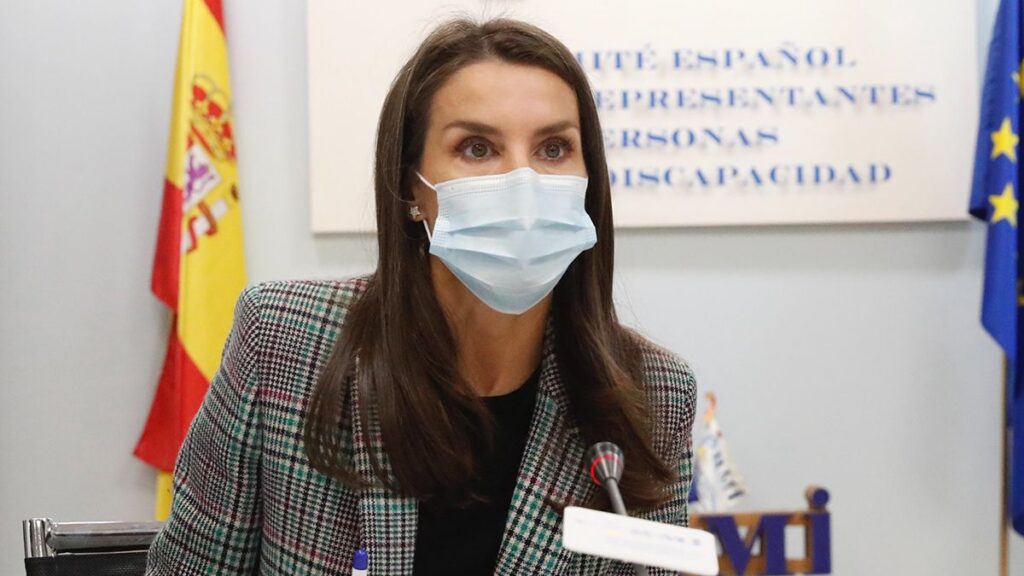 Reina Letizia en una reunión con el CERMI