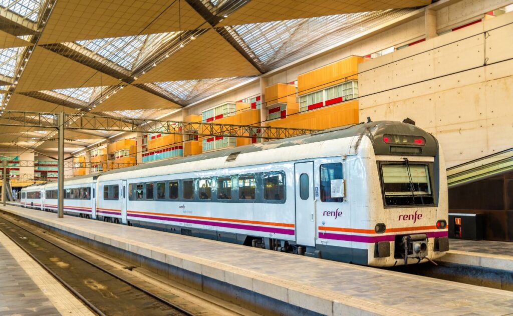 Huelga de Renfe hoy, 11 de noviembre: ¿Qué trenes se verán afectados? (CANVA)