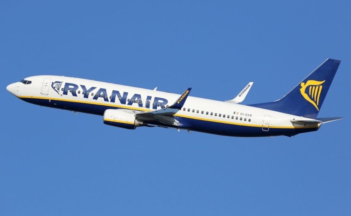 La compañía de vuelos lowcost irlandesa Ryanair ofrece descuentos