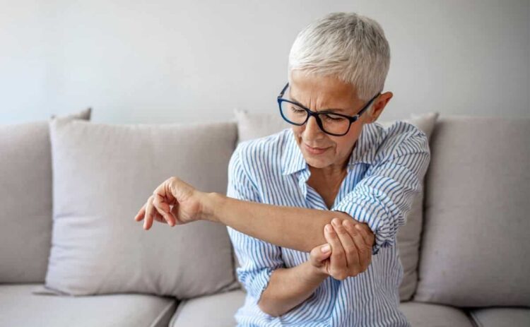 Persona mayor con sarcopenia que le tiene relación con la discapacidad