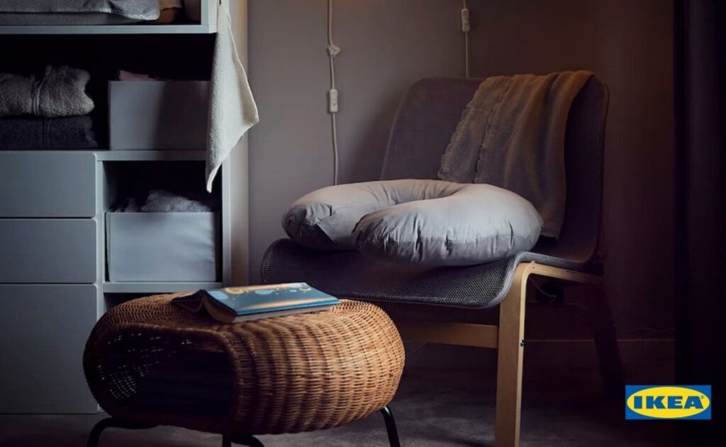 Sillón de Ikea en una habitación infantil