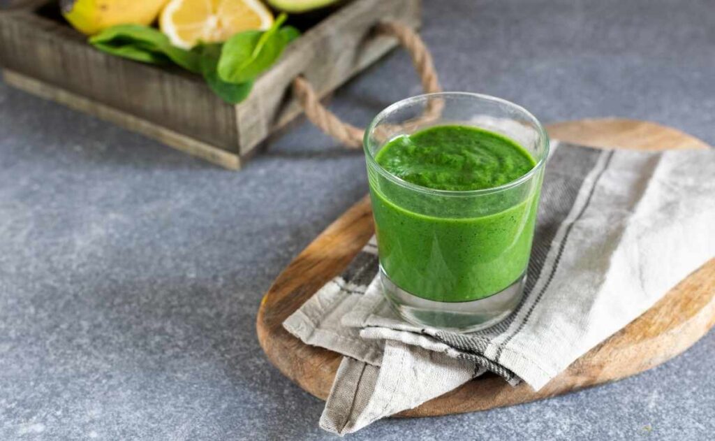 Smoothie verde con espirulina