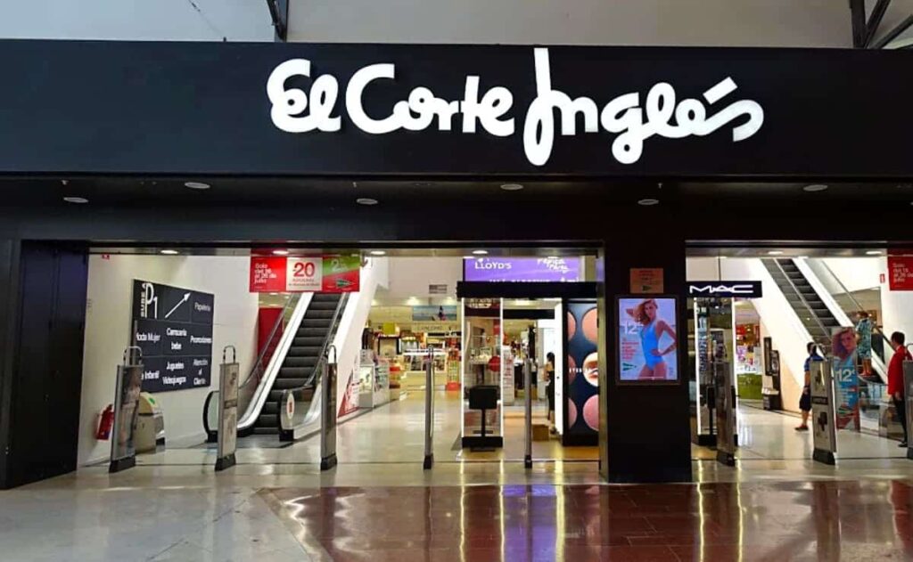 Estas zapatillas de montaña de El Corte Inglés ahora están a mitad de precio en la web