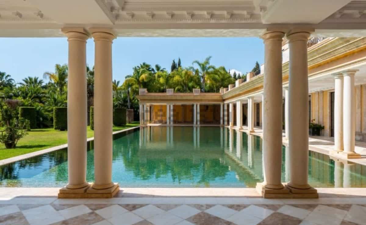 Piscina de la vivienda más cara a la venta en Marbella según Idealista 