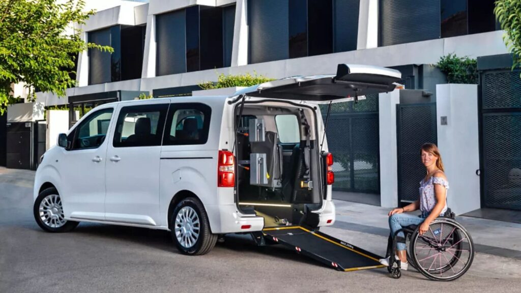 Así es la furgoneta accesible Toyota Proace Verso, ideal para movilidad reducida