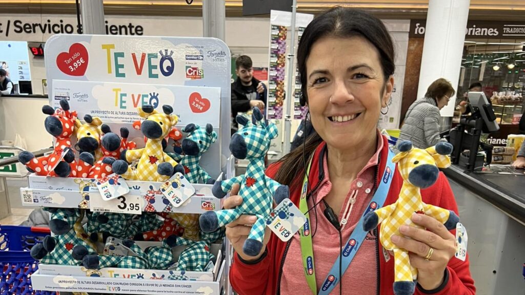 Carrefour y Juguetes Famosa presentan sus nuevos peluches solidarios ‘TeVEO’ a favor del cáncer infantil