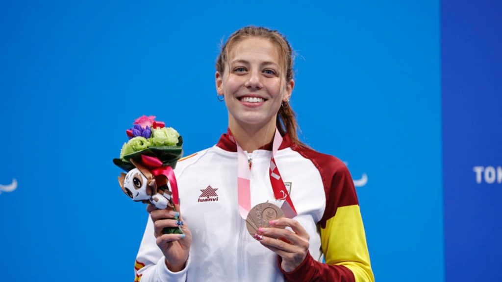 Nuria Marquez con la medalla de bronce conseguida en los Juegos Paralímpicos de Tokio 2020