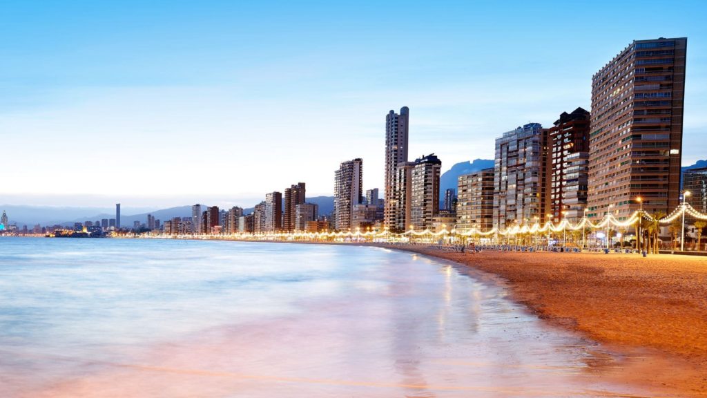 Viajes El Corte Inglés lanza una oferta para viajar a Benidorm a precio de IMSERSO