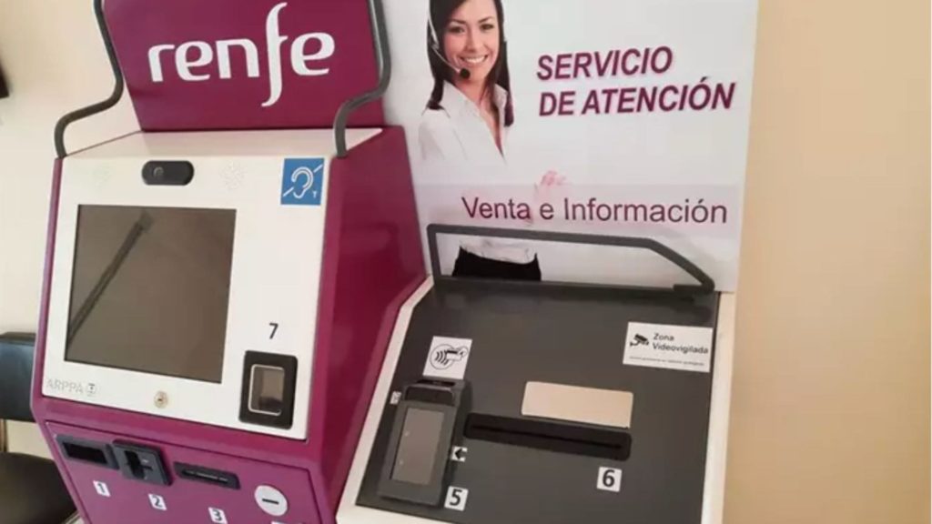 Renfe invierte en la mejora de la comunicación remota para los viajeros con discapacidad auditiva