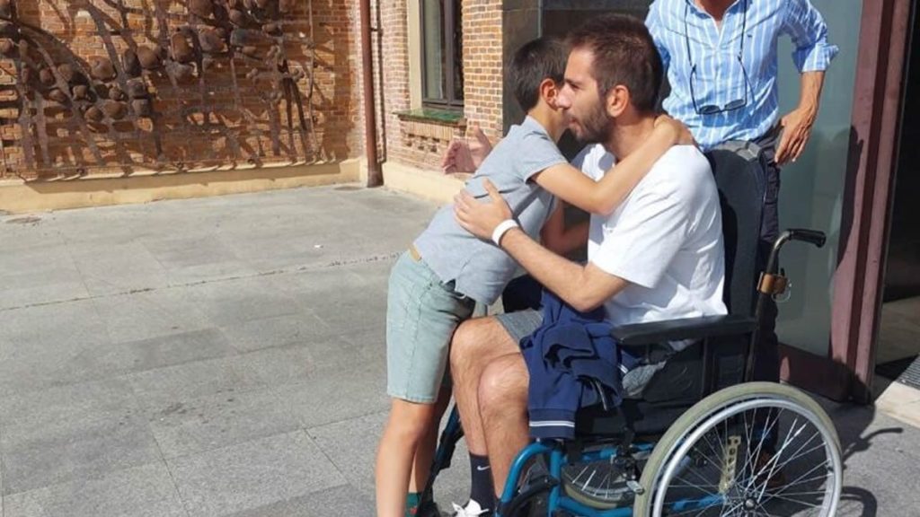 Javier Muñoz, que estuvo en coma dos meses y 100 días en UCI, cumple su sueño y crea la Fundación Vivir dos Veces