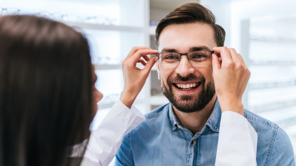 Gafas y lentillas gratis por la Seguridad Social