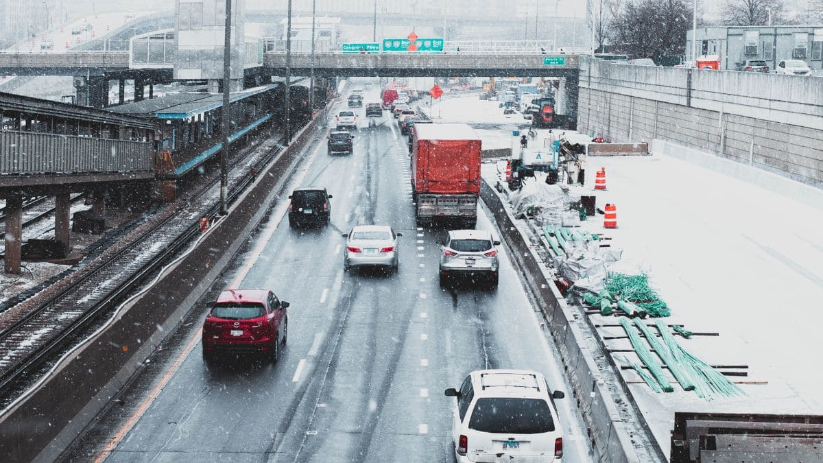 La DGT sancionará a los conductores que adelanten en caso de nieve o hielo en carretera