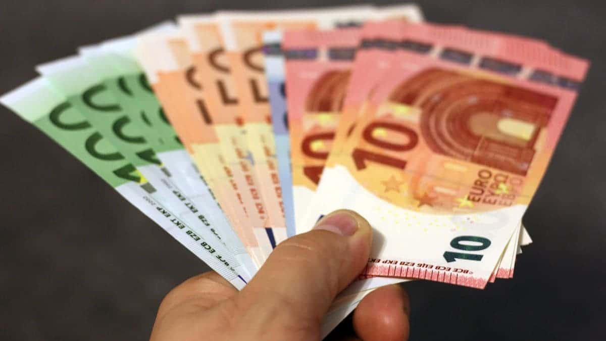 Aviso por la retirada de monedas y billetes de circulación