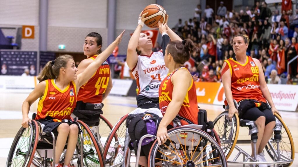 España publica las listas de convocados en baloncesto en silla de ruedas masculino y femenino para los Juegos Paralímpicos de París 2024