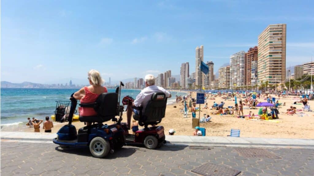 Benidorm es un destino accesible en verano para las personas con discapacidad