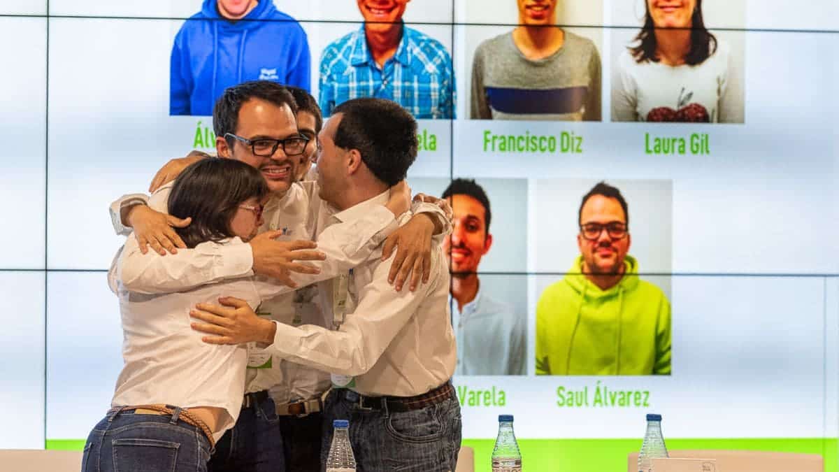 Los integrantes de Down Ourense celebran el triunfo en la liga de debate para personas con discapacidad 'Yo también opino'