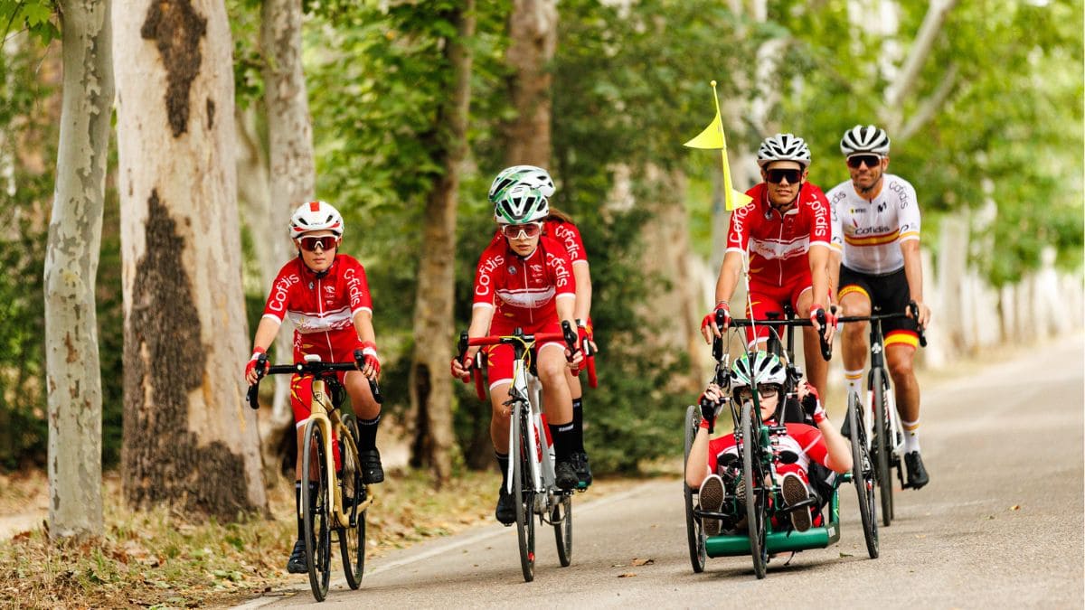 El Equipo Cofidis de Promesas Paralímpicas de Ciclismo realiza un entreno en Madrid para analizar "la evolución de los ciclistas"