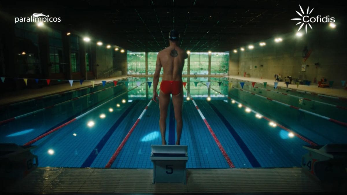 El nadador paralímpico Carlos Martínez en la campaña 'Cada esfuerzo cuenta' de Cofidis