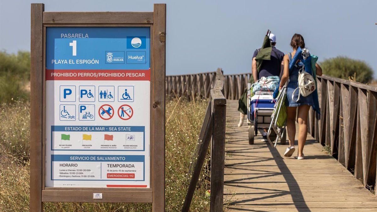 Playa El Espigón, una de las playas accesibles de Huelva