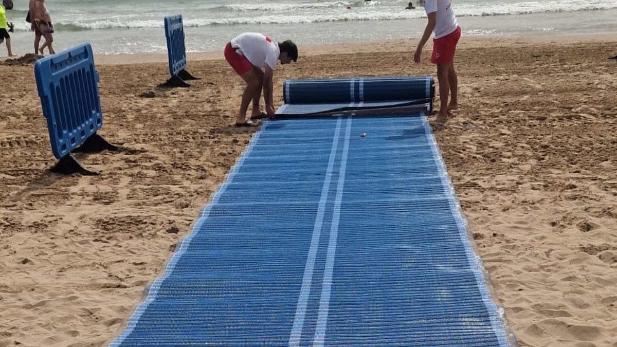 Valencia estrena sus nuevos puntos accesibles y de baño adaptado de playa 