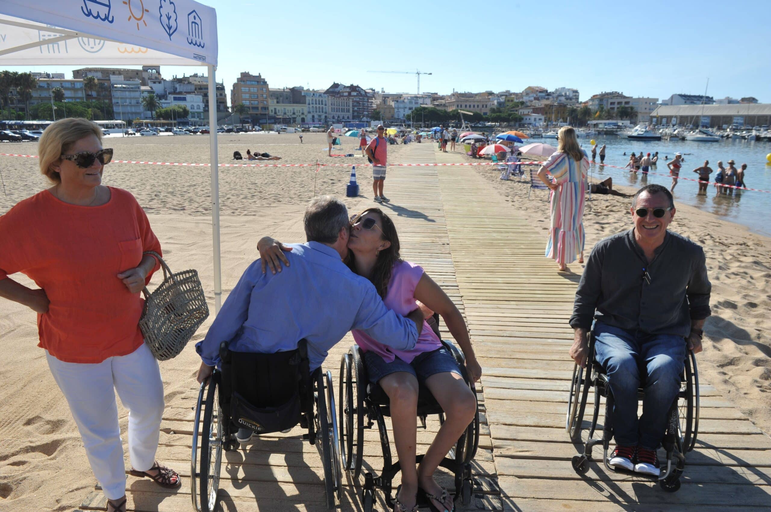 Inauguración plataforma baño autónomo discapacidad de Pálamos