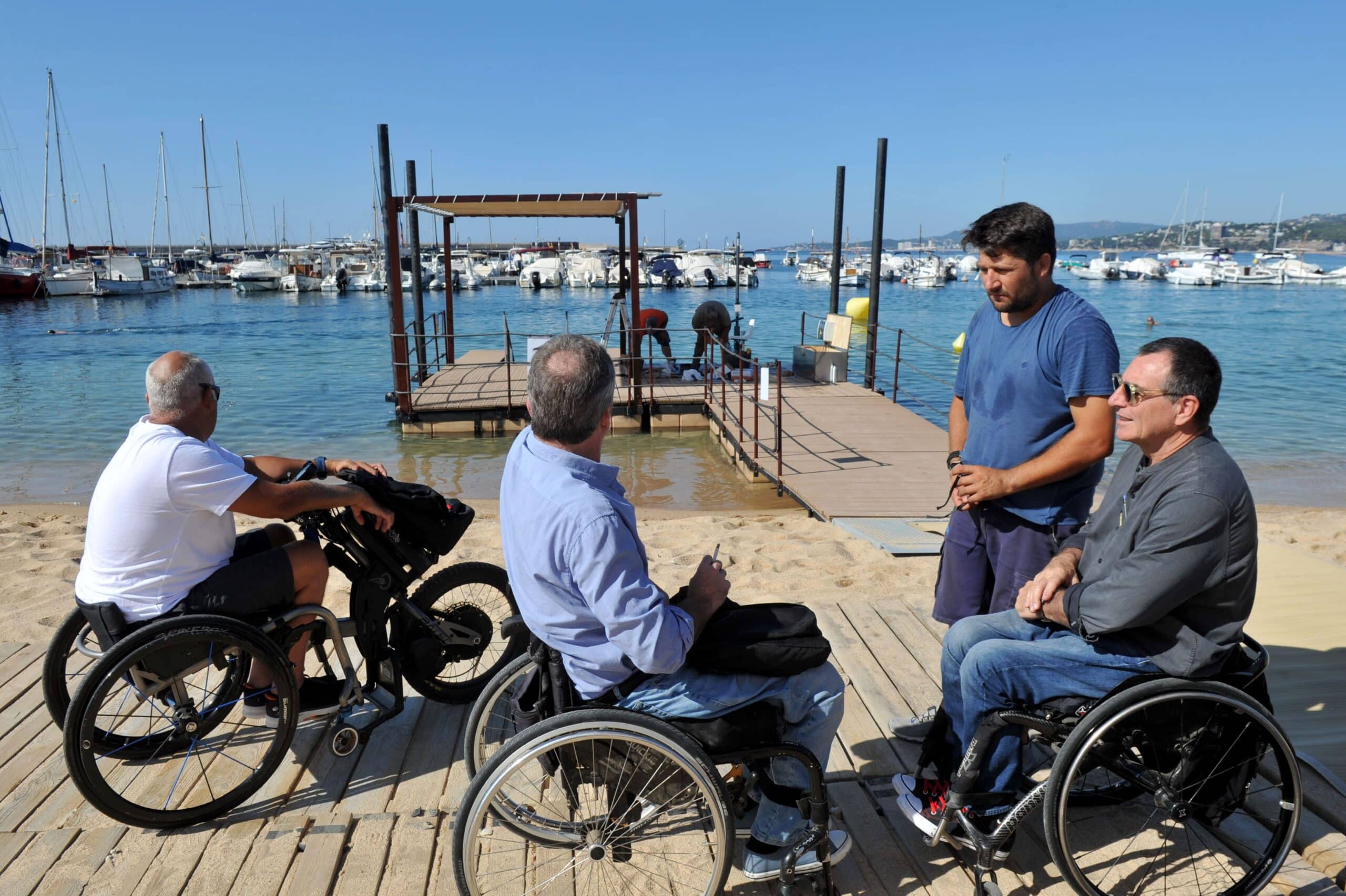 Inauguración plataforma baño autónomo discapacidad de Pálamos