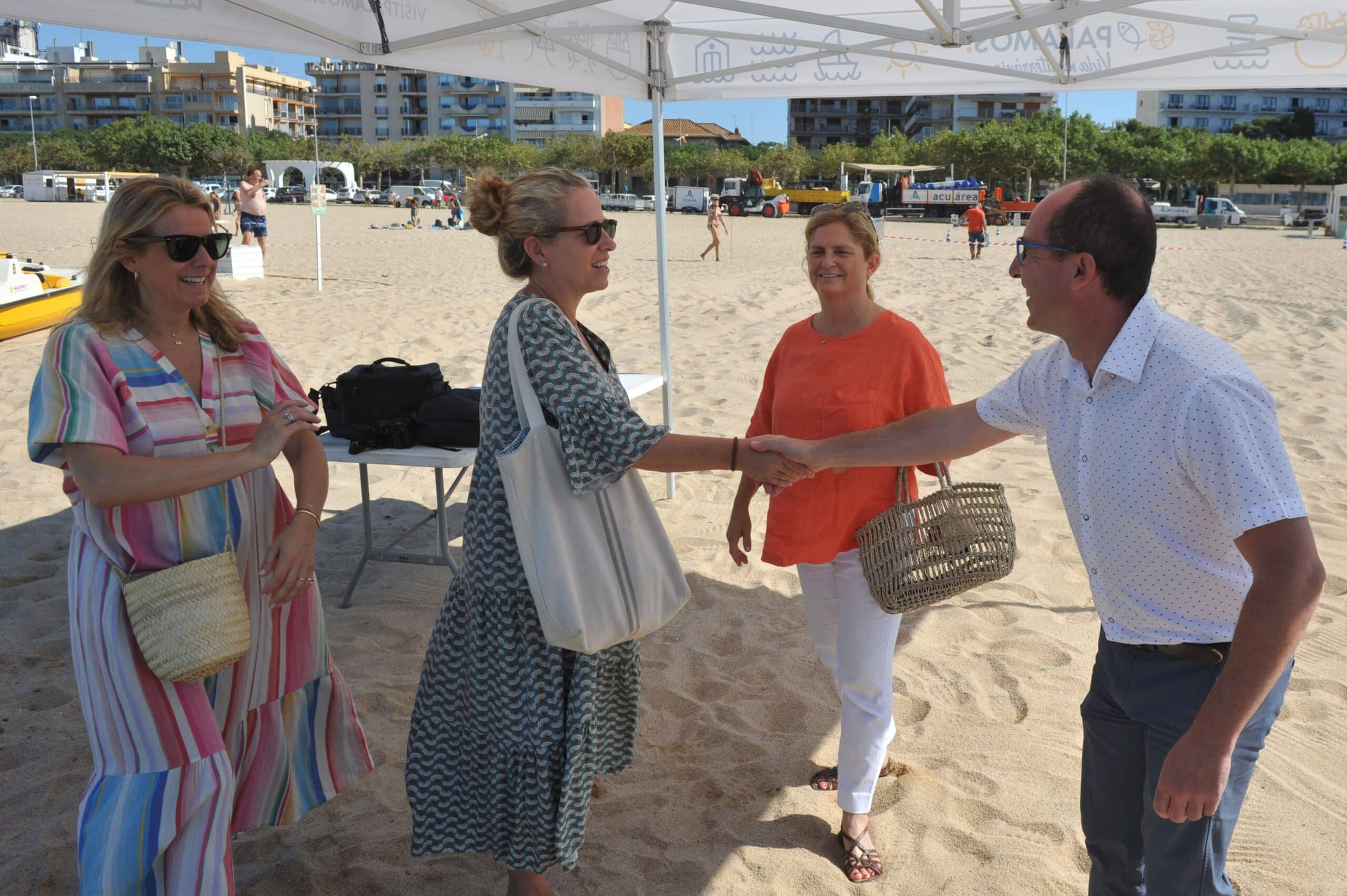 Inauguración plataforma baño autónomo discapacidad de Pálamos