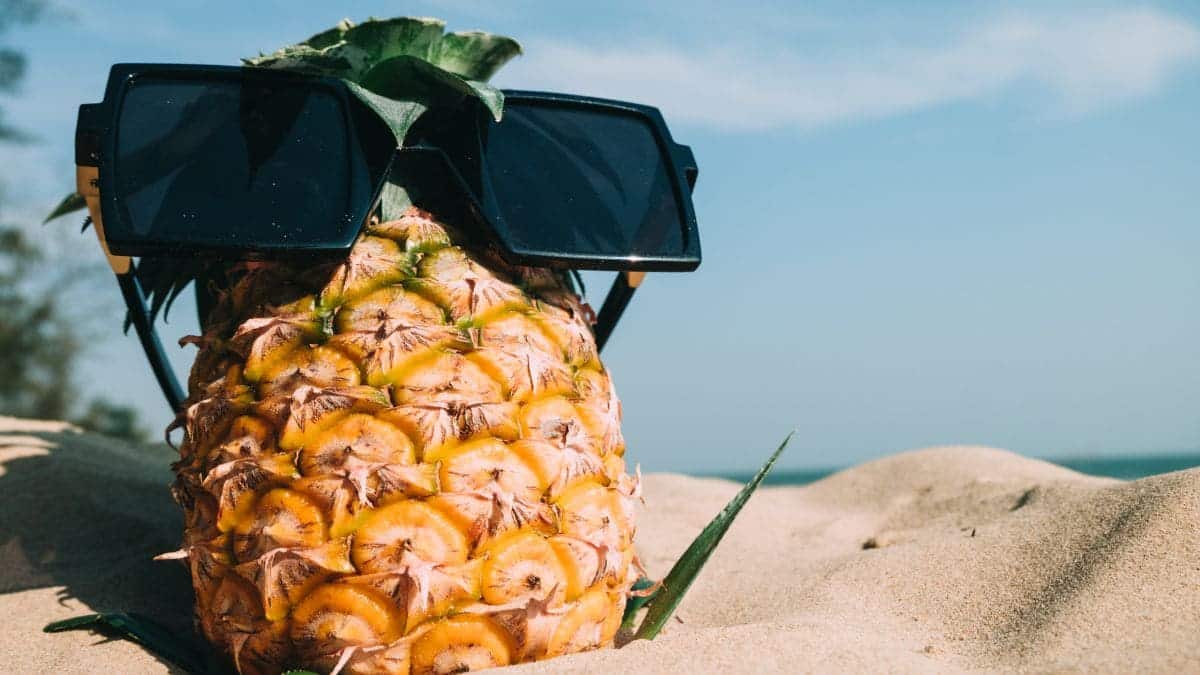 La DGT prohíbe conducir con determinado tipo de gafas de sol