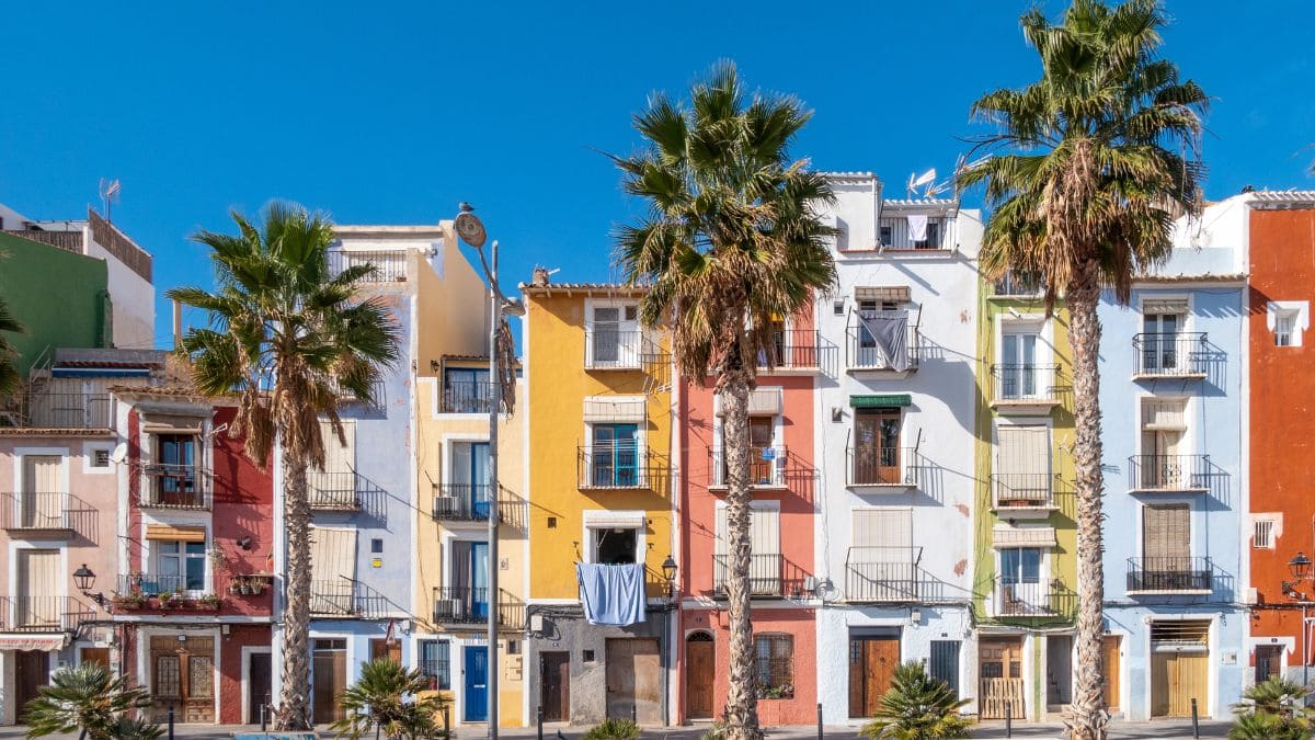 Villajoyosa es uno de los pueblos con playa más bonitos de España