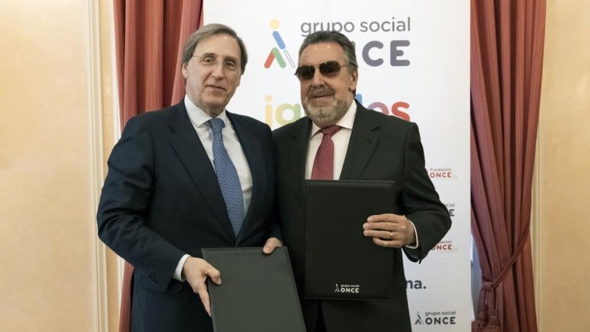 El presidente de Pascual, Tomás Pascual Gómez-Cuétara, y el presidente de Fundación ONCE y el Grupo Social ONCE, Miguel Carballeda