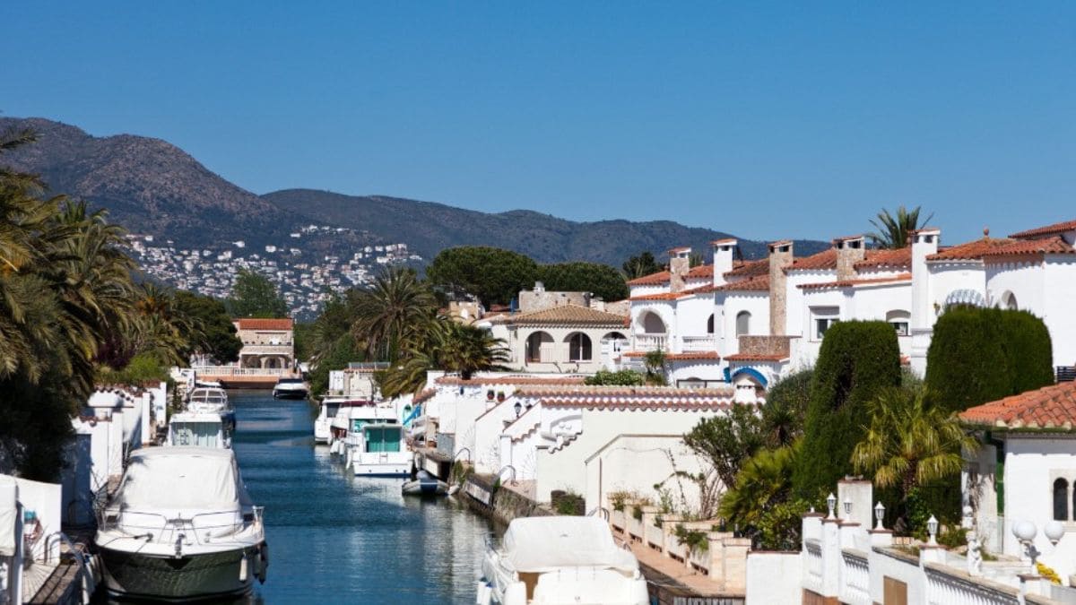 Ampuriabrava es el pueblo español con más de 25 km de canales