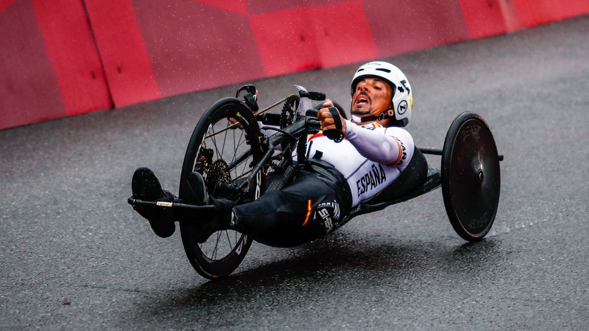 Sergio Garrote en una prueba de ciclismo en ruta en los Juegos Paralímpicos de Tokio 2020