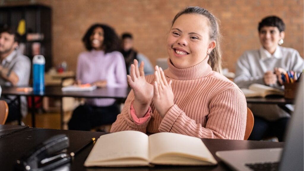 Fundación ONCE entrega más de 1.500 becas a estudiantes con discapacidad en 2023