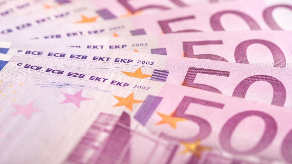 Estafan a un pensionista casi un millón de euros en España