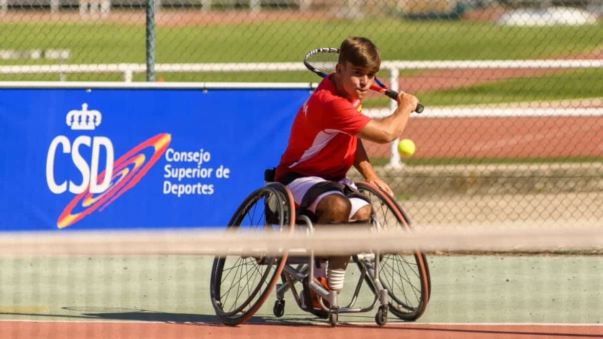 El tenis en silla de ruedas es uno de deportes que forman parte del programa deportivo de los Juegos Paralímpicos