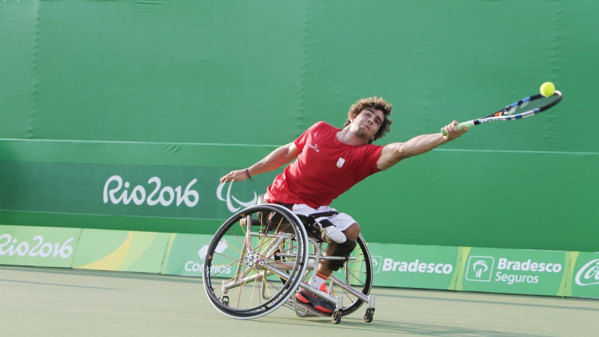 El tenis en silla de ruedas es uno de deportes que forman parte del programa deportivo de los Juegos Paralímpicos