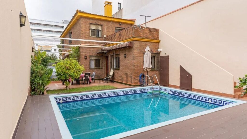 Casa con jardín a la venta en Sevilla./ Foto de Idealista