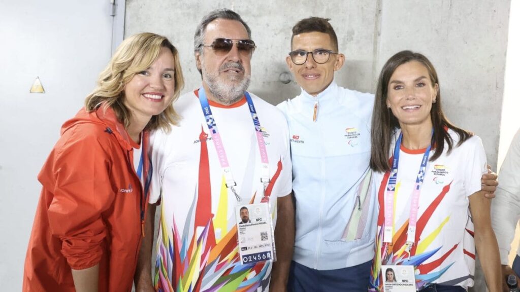 Miguel Carballeda, presidente del Comité Paralímpico Español (CPE), junto a la Reina Letizia y Yassine Ouhdadi