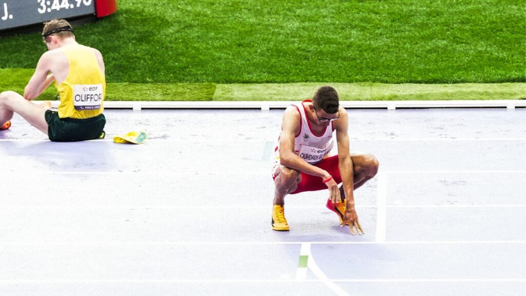 Yassine Ouhdadi tras la carrera de los 1.500 metros T13 de los Juegos Paralímpicos de París 2024