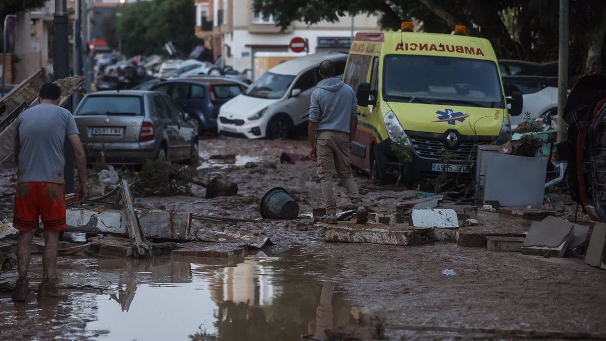 CaixaBank lanza medidas de apoyo para los afectados por el temporal DANA