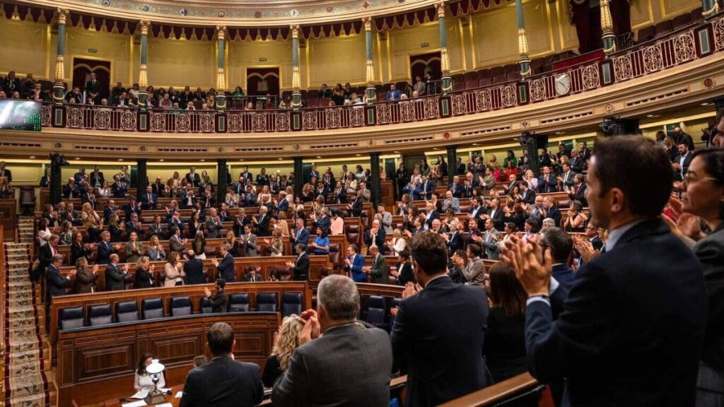 El Congreso da luz verde a la Ley ELA por unanimidad