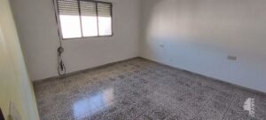 Haya Inmobiliaria busca comprador para este piso de 4 dormitorios por 40.000 euros