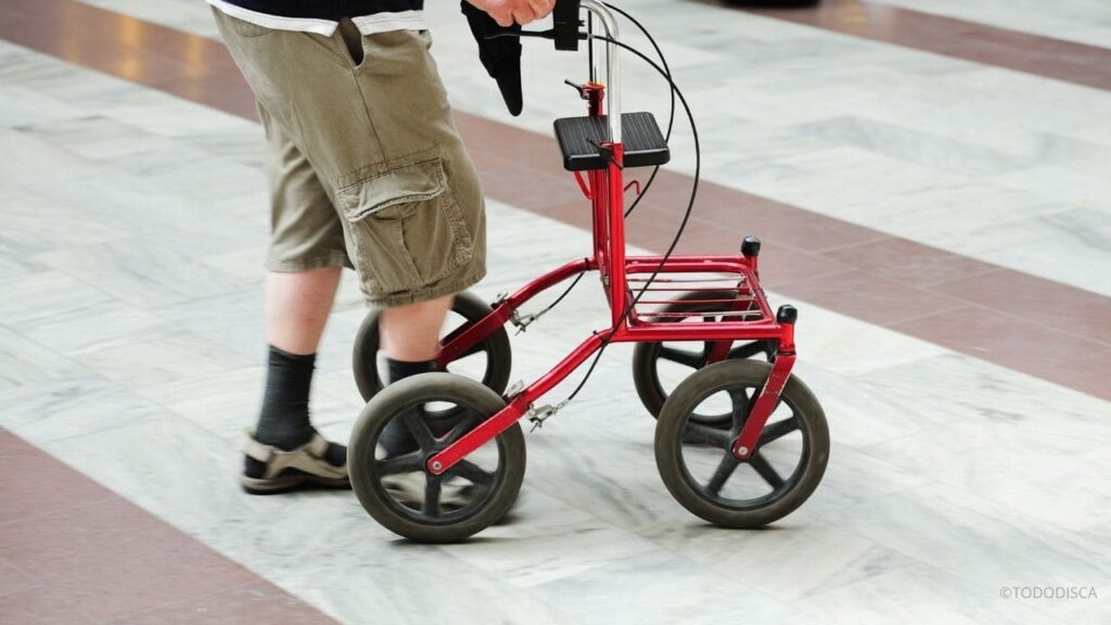 Dos personas con paraplejia vuelven a caminar